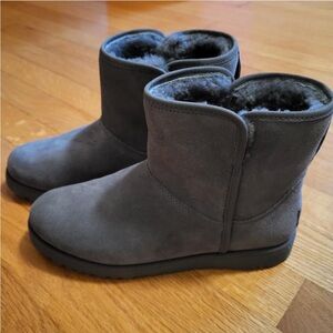 Gray short Ugg boots